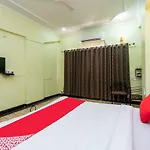 Oyo 38142 Girdhar Mahal
