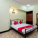 Oyo 38142 Girdhar Mahal