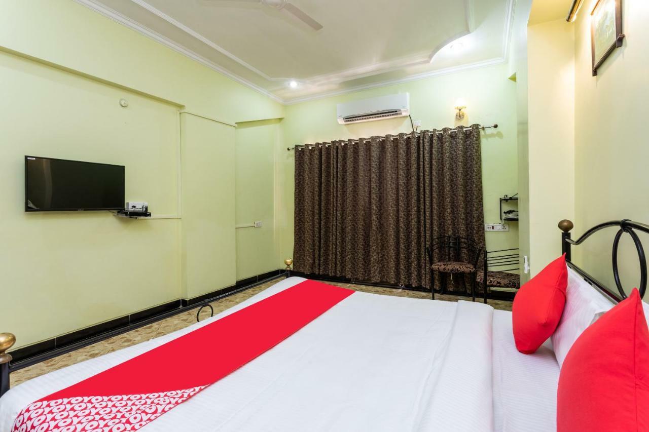 Hotel Oyo 38142 Girdhar Mahal Indore