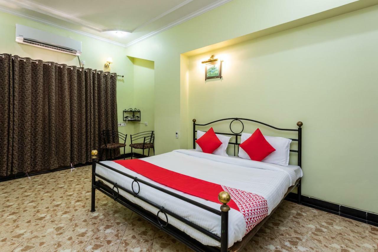 Hotel Oyo 38142 Girdhar Mahal 3*