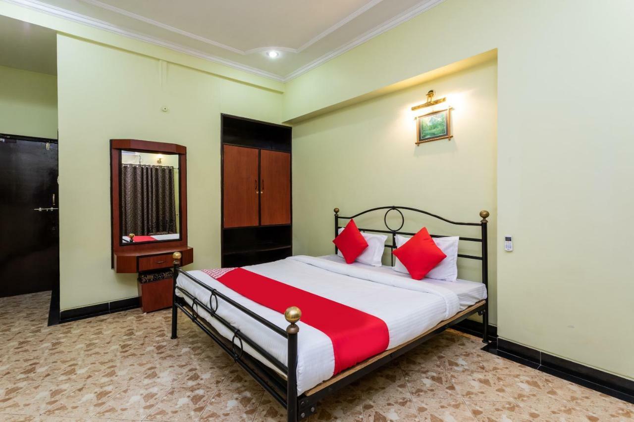 Oyo 38142 Girdhar Mahal 3* Indore