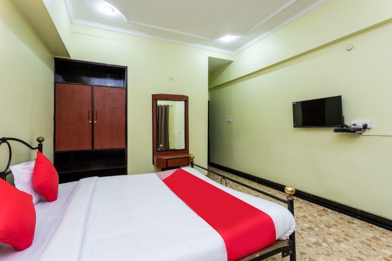 Oyo 38142 Girdhar Mahal 3* Indore