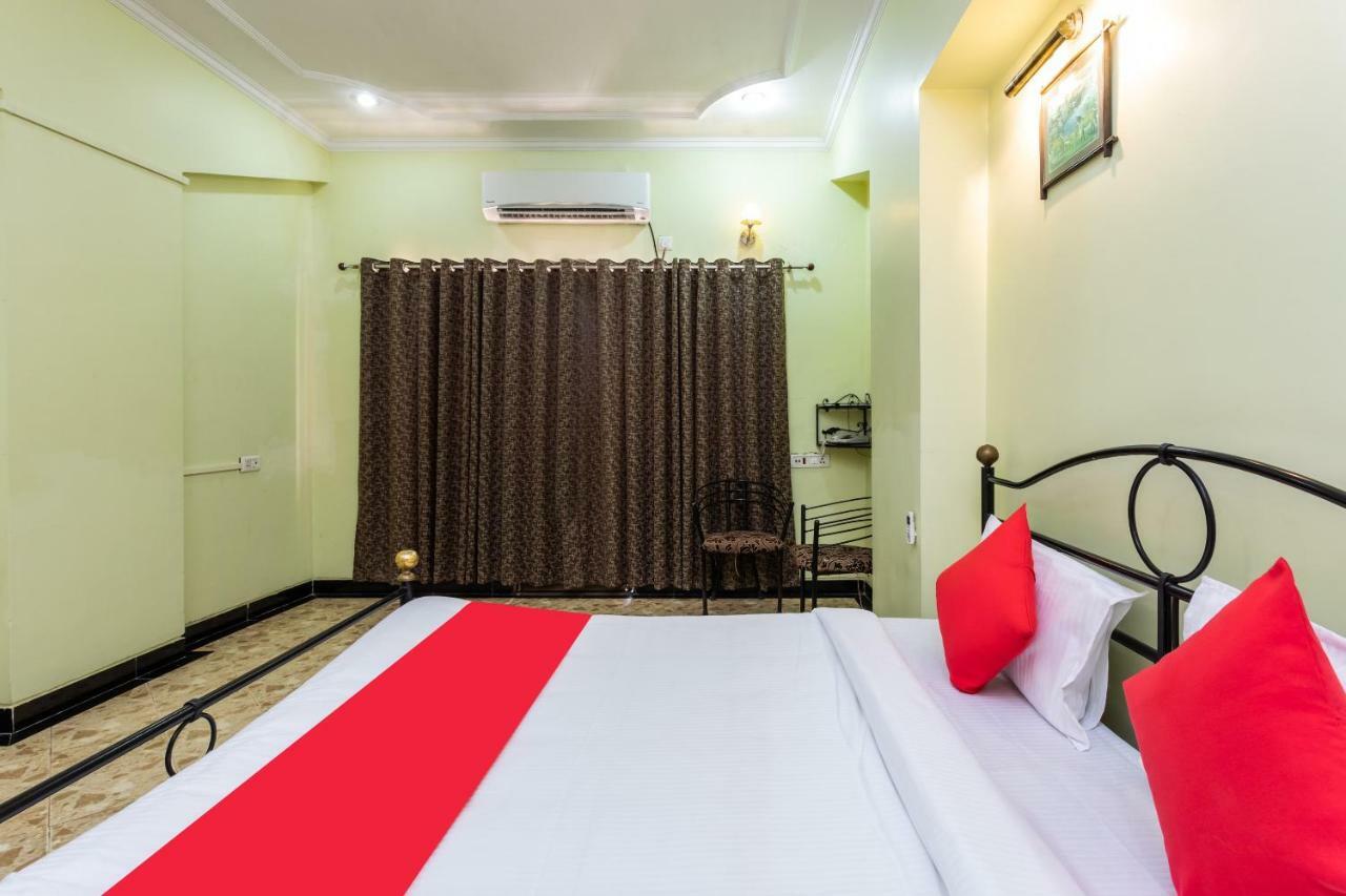 Oyo 38142 Girdhar Mahal Hotel Indore
