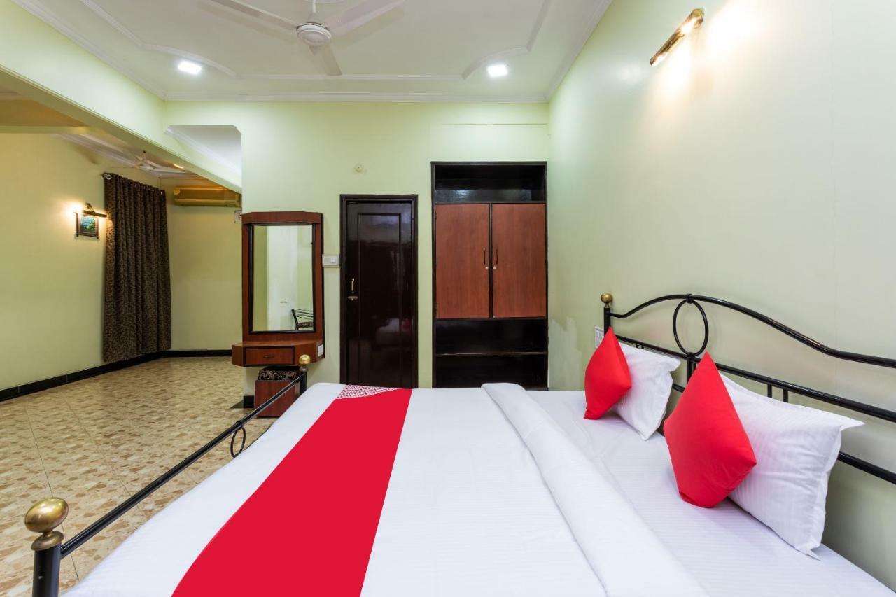 Oyo 38142 Girdhar Mahal Hotel