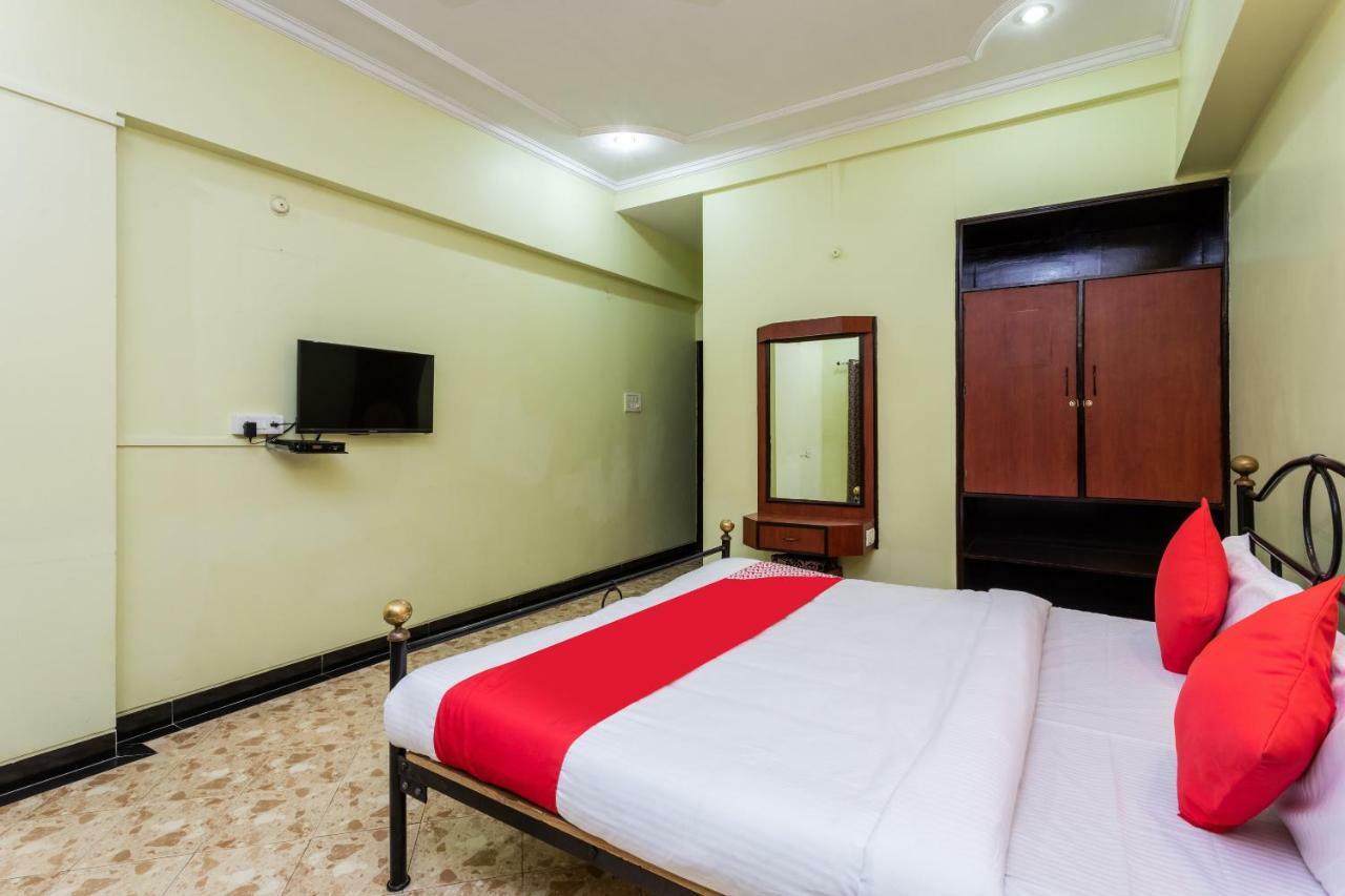 Hotel Oyo 38142 Girdhar Mahal Indore