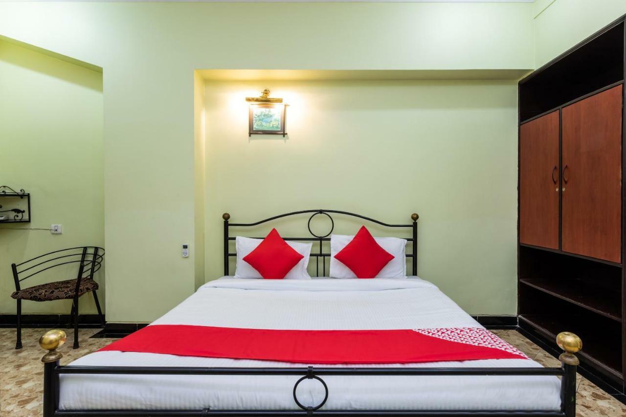 Oyo 38142 Girdhar Mahal Hotel Indore