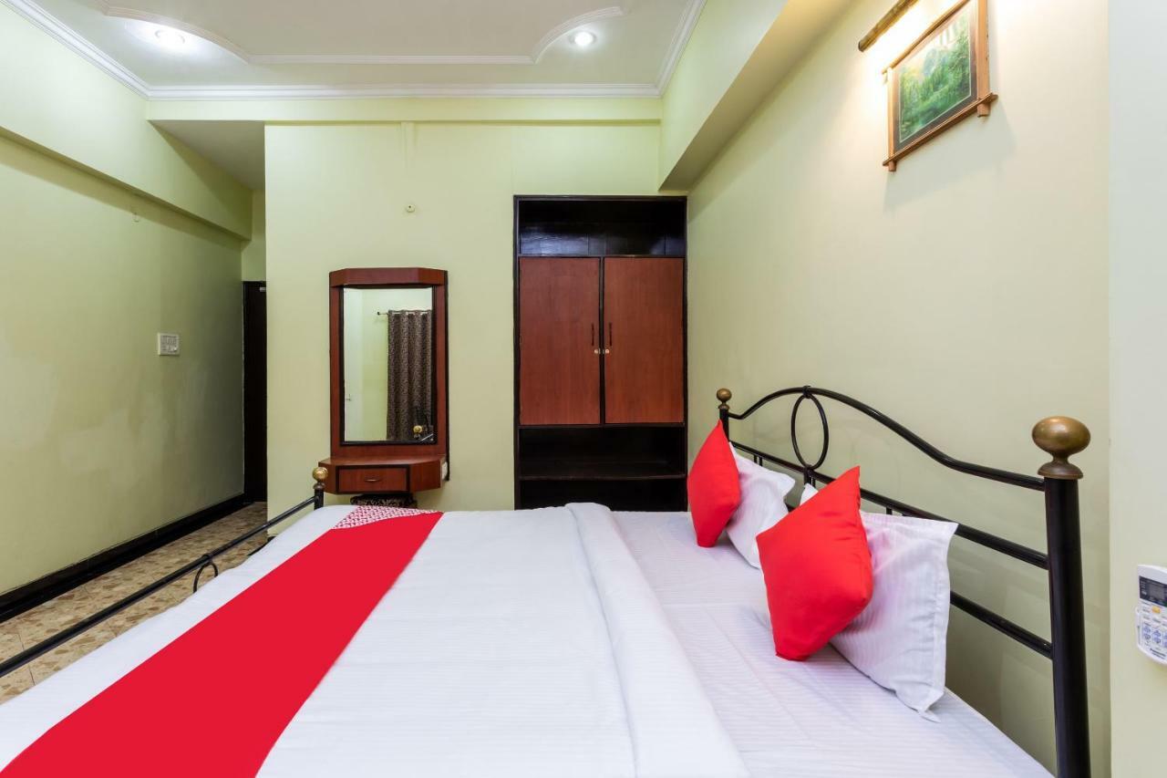 Oyo 38142 Girdhar Mahal 3* Indore