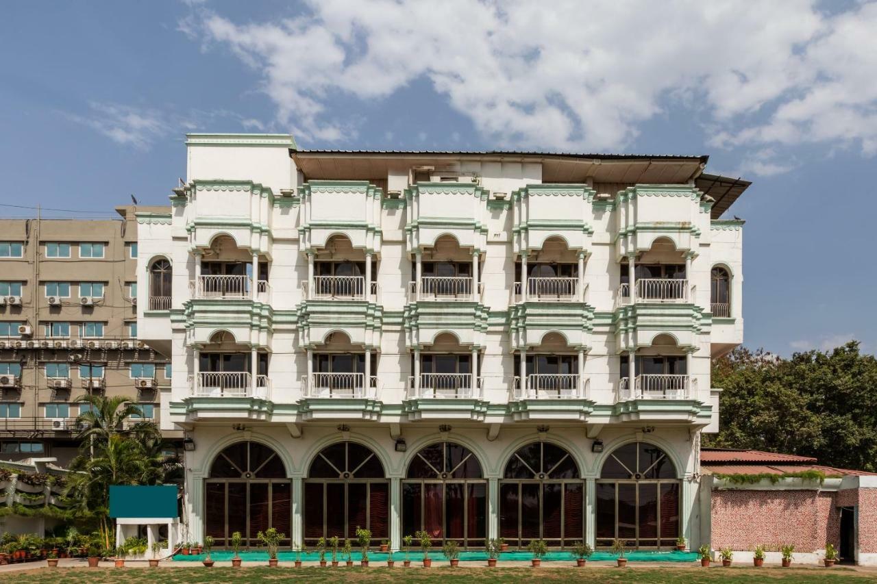 Hotel Oyo 38142 Girdhar Mahal Indore