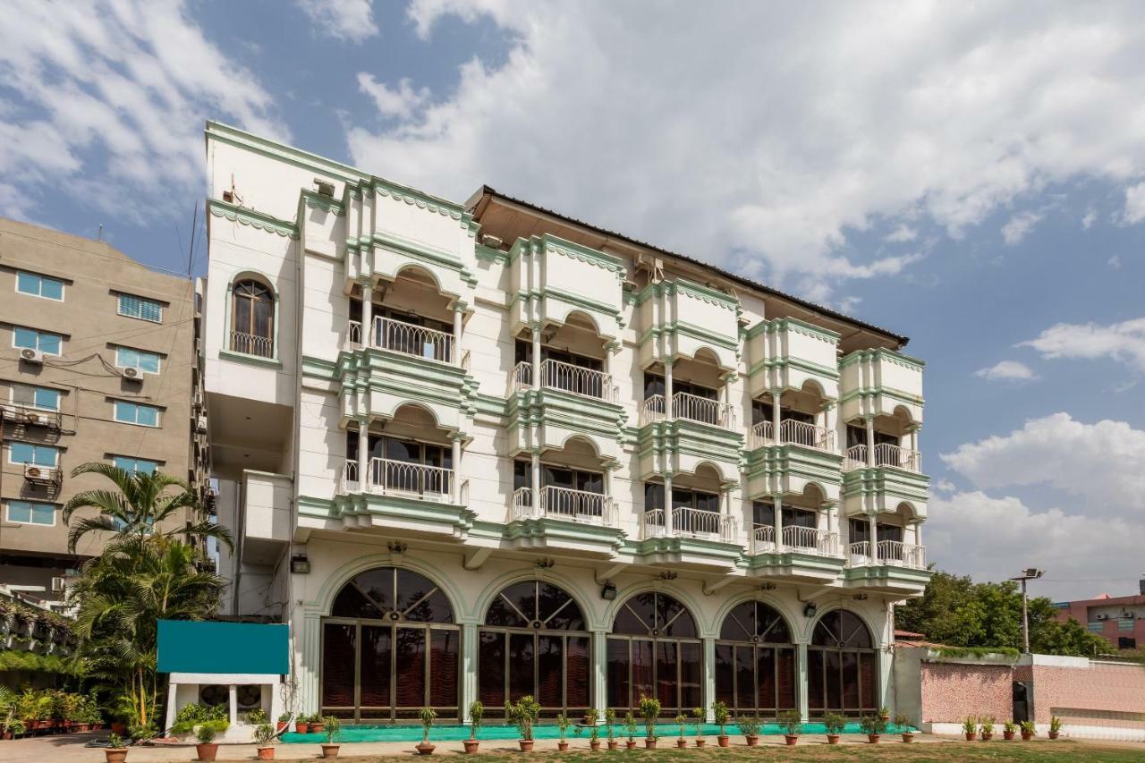 Oyo 38142 Girdhar Mahal Hotel