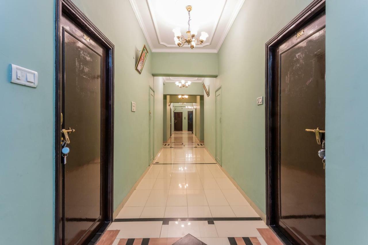 Oyo 38142 Girdhar Mahal 3* Indore