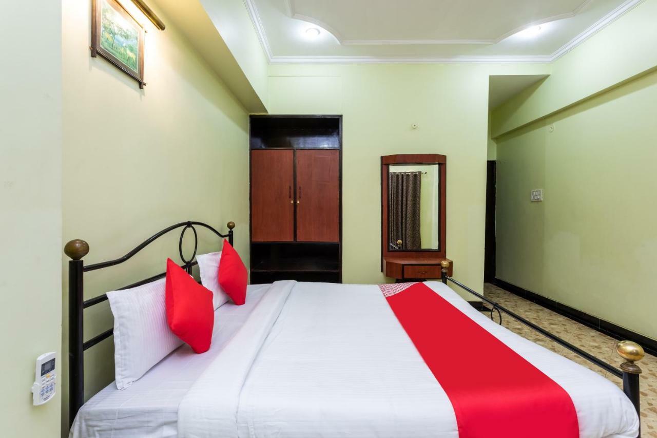 Hotel Oyo 38142 Girdhar Mahal 3*